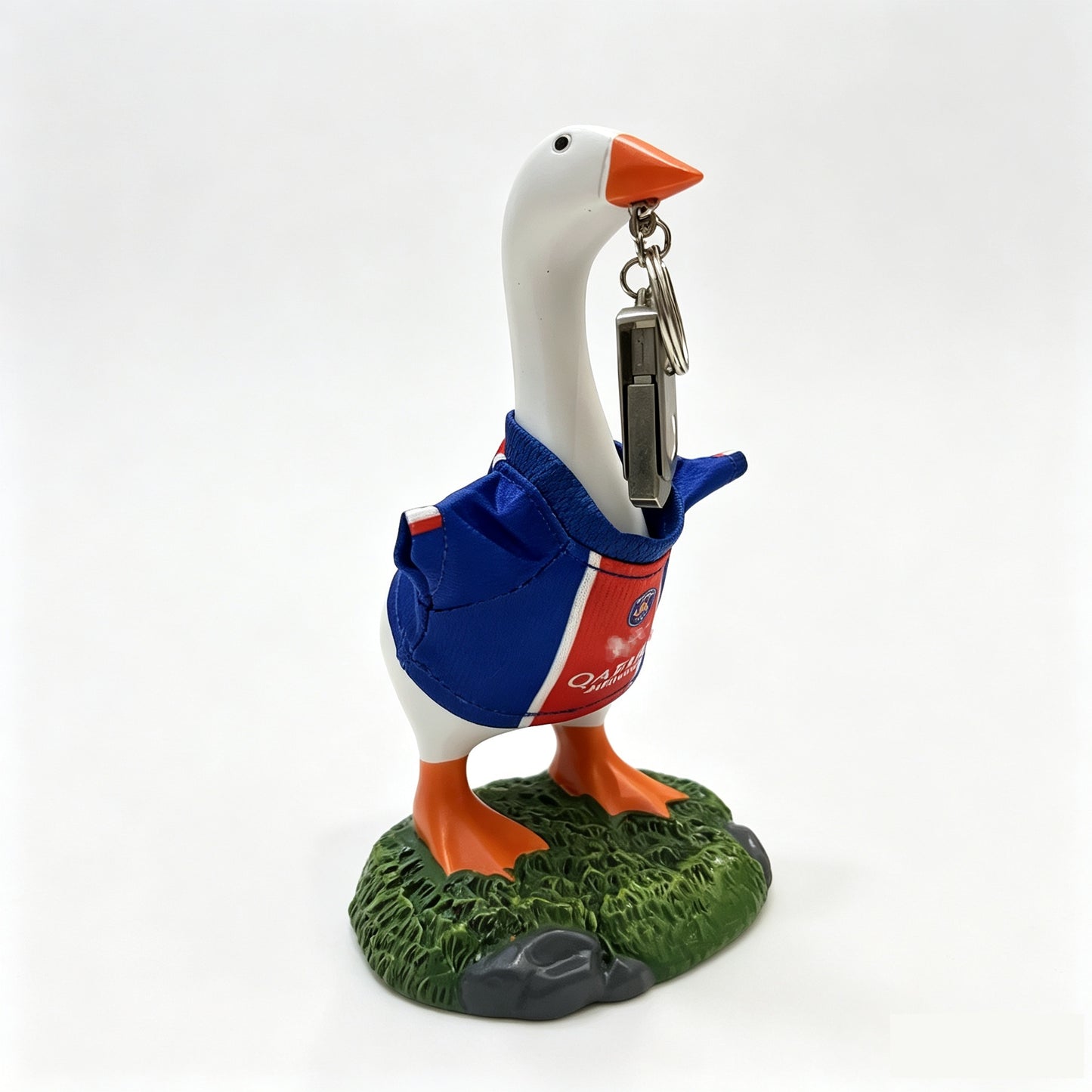 Magnetic Beak Goose Statue with Sports Jersey, 6.7 Inch Desk Goose Key Holder Sculpture on Decorative Base, Soccer Hockey Basketball Fan Decor, Funny Office Home Gift
