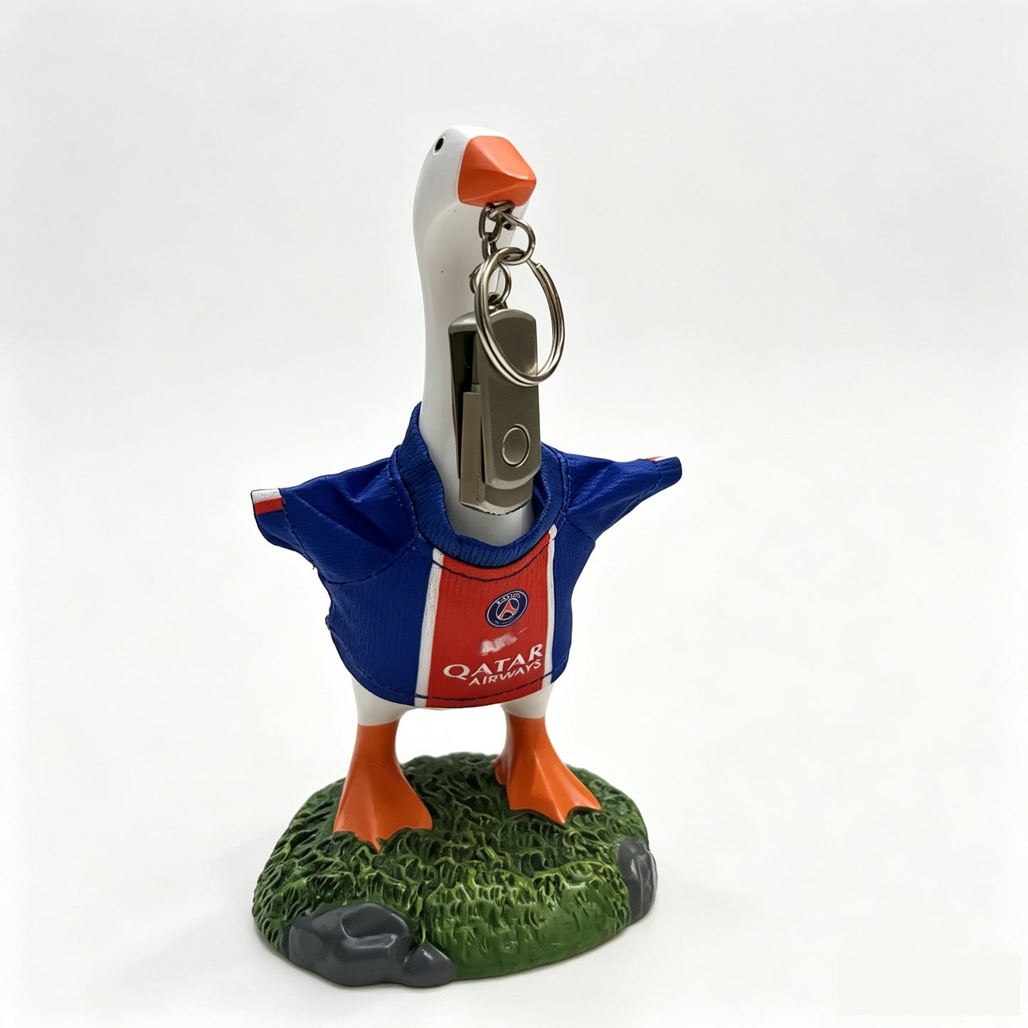 Magnetic Beak Goose Statue with Sports Jersey, 6.7 Inch Desk Goose Key Holder Sculpture on Decorative Base, Soccer Hockey Basketball Fan Decor, Funny Office Home Gift