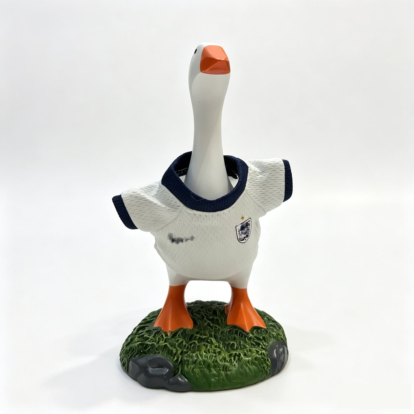 Magnetic Beak Goose Statue with Sports Jersey, 6.7 Inch Desk Goose Key Holder Sculpture on Decorative Base, Soccer Hockey Basketball Fan Decor, Funny Office Home Gift