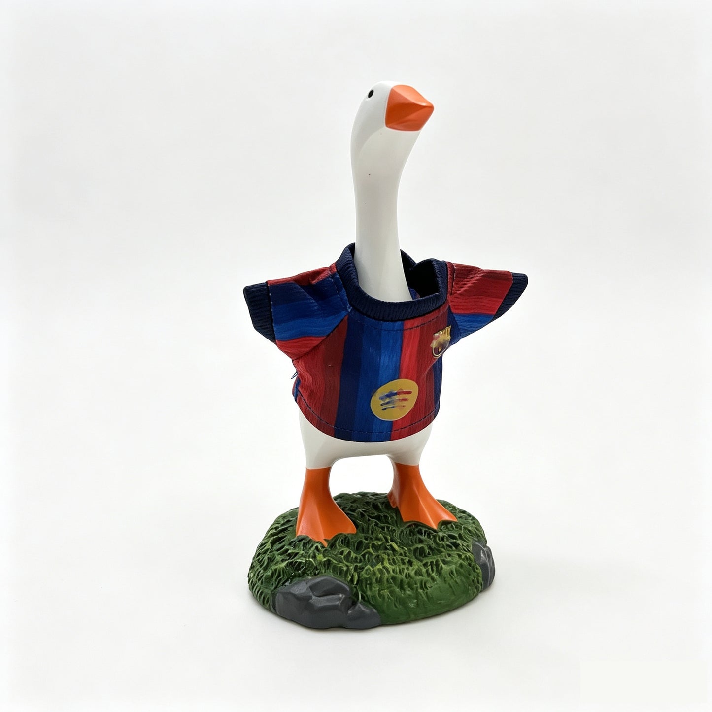 Magnetic Beak Goose Statue with Sports Jersey, 6.7 Inch Desk Goose Key Holder Sculpture on Decorative Base, Soccer Hockey Basketball Fan Decor, Funny Office Home Gift
