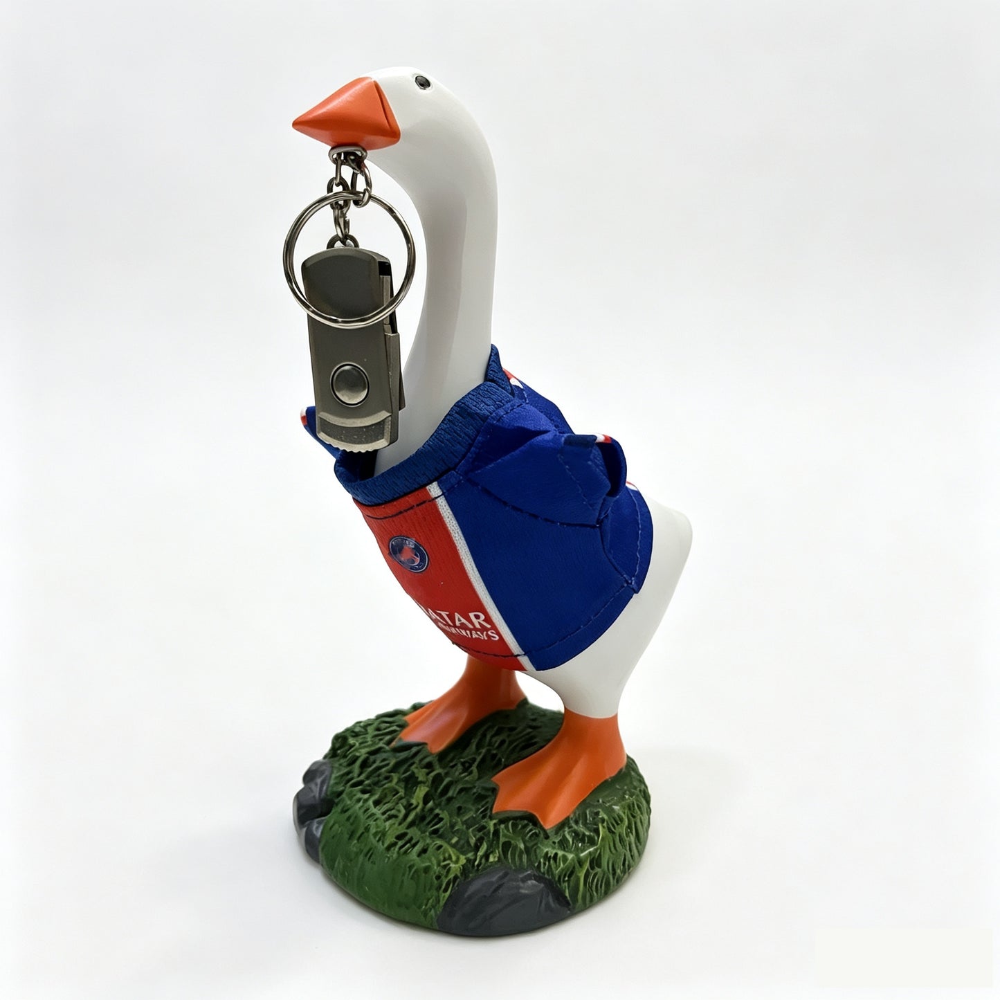 Magnetic Beak Goose Statue with Sports Jersey, 6.7 Inch Desk Goose Key Holder Sculpture on Decorative Base, Soccer Hockey Basketball Fan Decor, Funny Office Home Gift