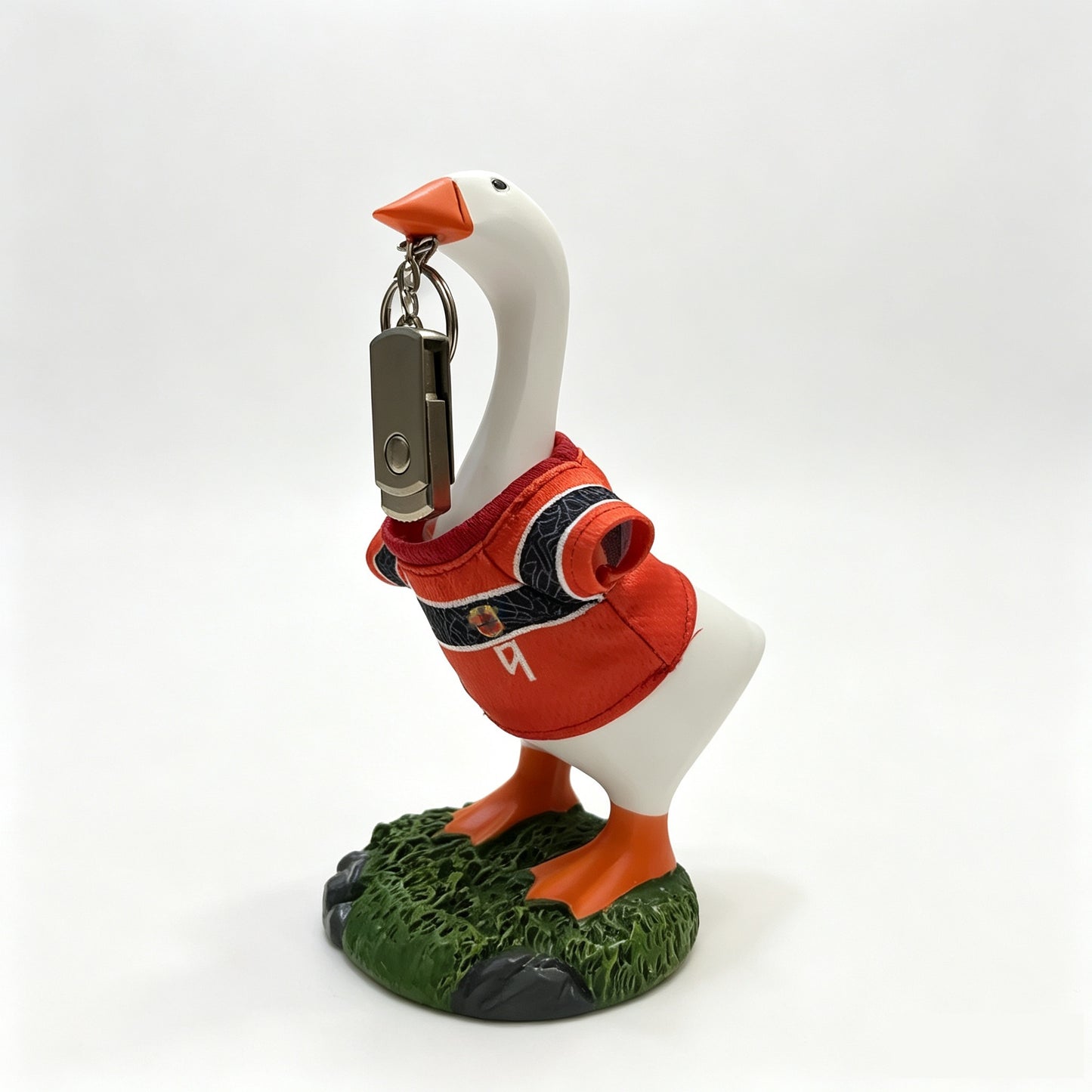 Magnetic Beak Goose Statue with Sports Jersey, 6.7 Inch Desk Goose Key Holder Sculpture on Decorative Base, Soccer Hockey Basketball Fan Decor, Funny Office Home Gift