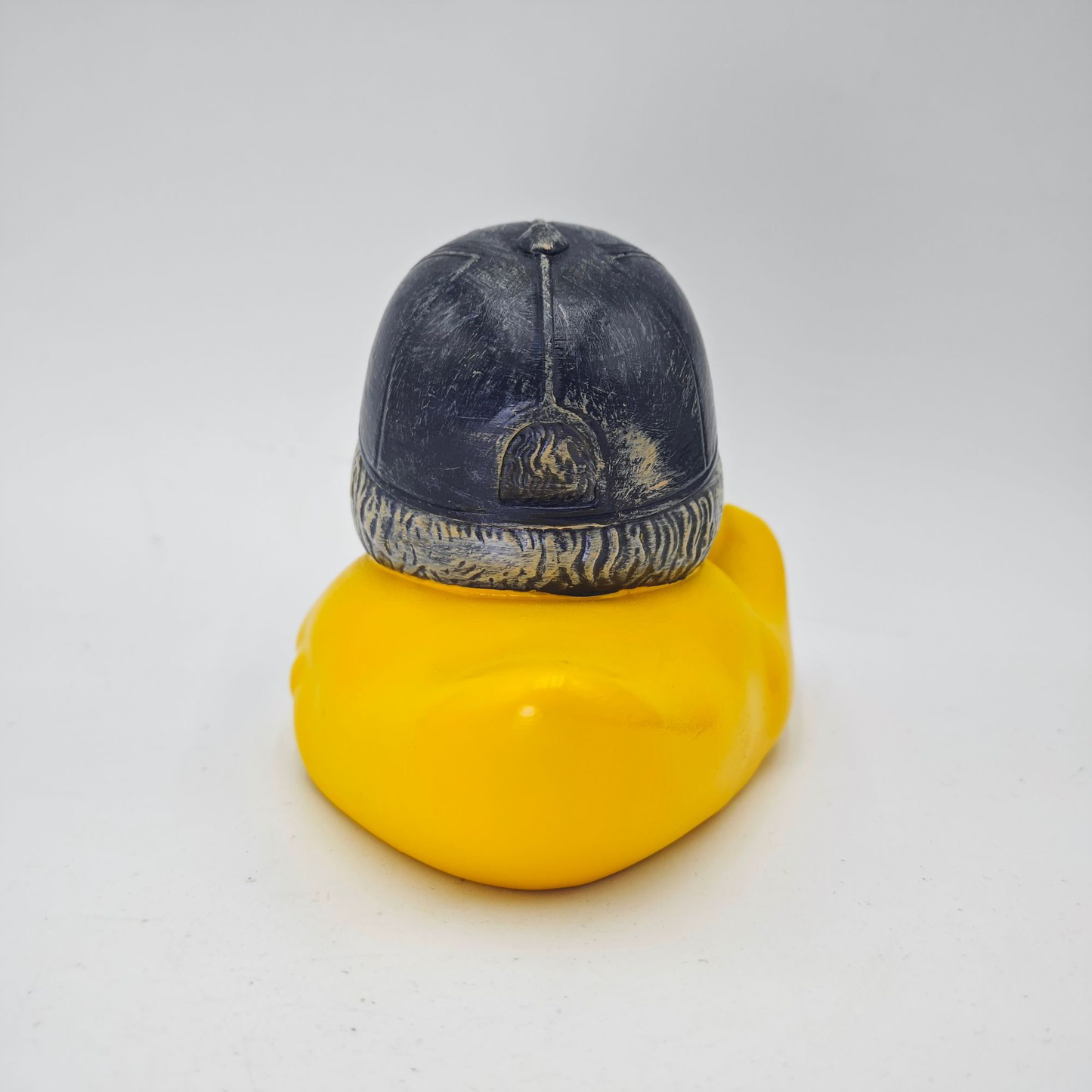 Grumpy Old Man Club Resin Duck Figurine, Decor Duck Statue with Coffee Mug, Funny Grumpy Yellow Duck Desk Ornament Gift for Men Dad Grandpa