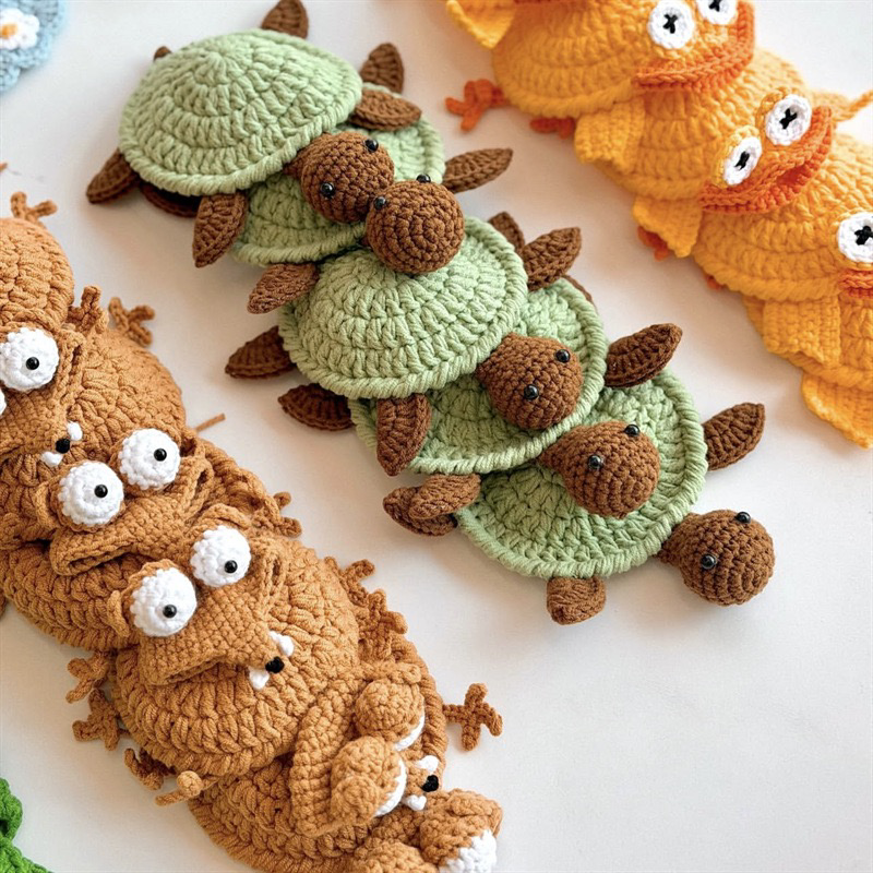 Handmade Crochet Coaster, Funny Animal Drink Coasters for Coffee Cup, Cute Yarn Woven Desk Decor, Unique Home Office Table Accessories Gift