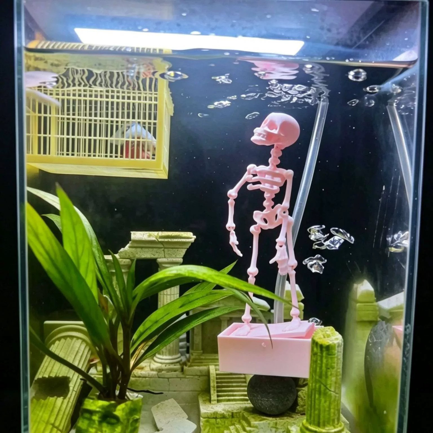 Dancing Skeleton Aquarium Ornament with USB Air Pump, 3D Printed Articulated Fish Tank Bubbler, Air-Powered Moving Skeleton Decor with Airline Tubing, Approx. 5.5 Inch